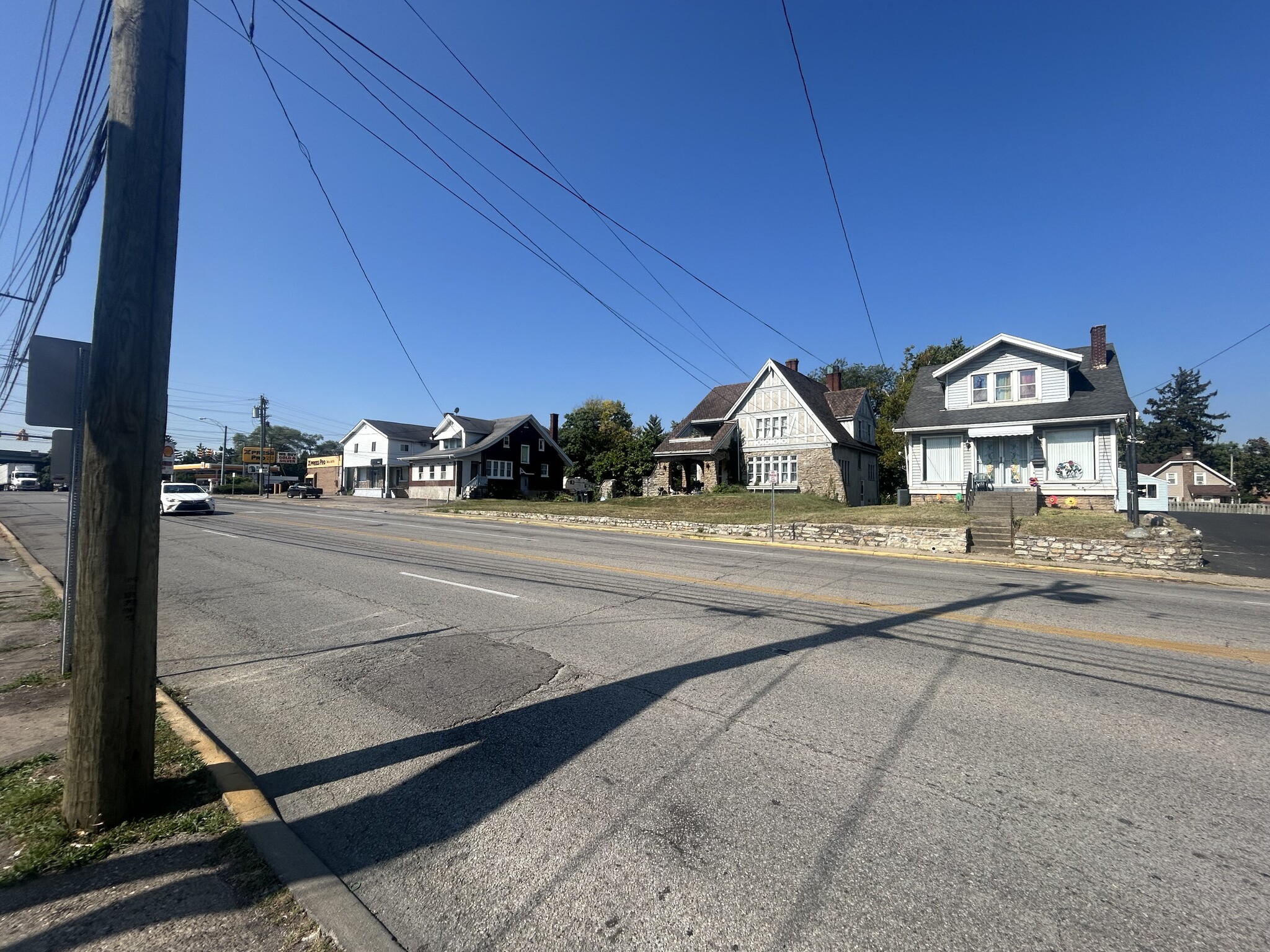 READING RD DEVELOPMENT OPPORTUNITY portfolio of 4 properties for sale on LoopNet.ca Primary Photo- Image 1 of 6