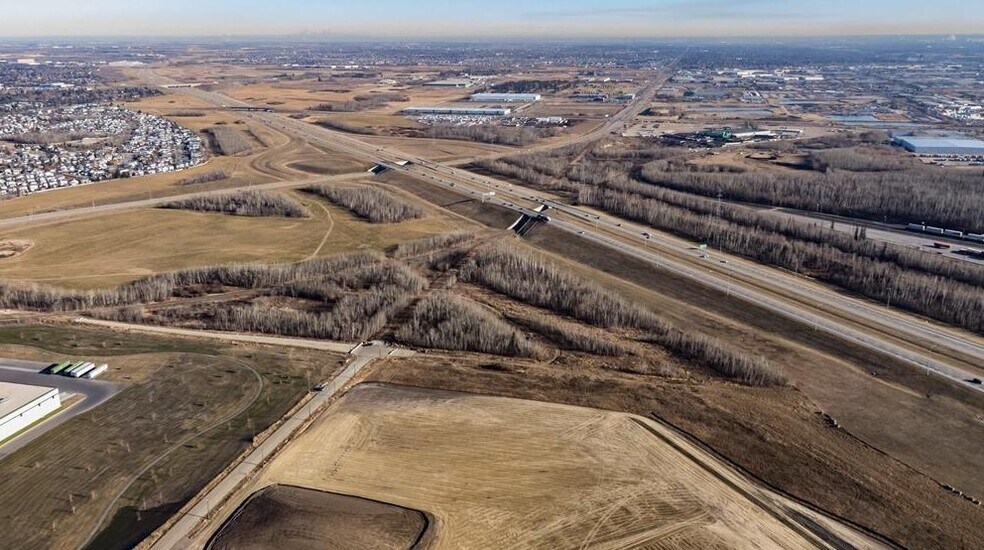 18401 137 Av NW, Edmonton, AB à vendre - Aérien - Image 3 de 5