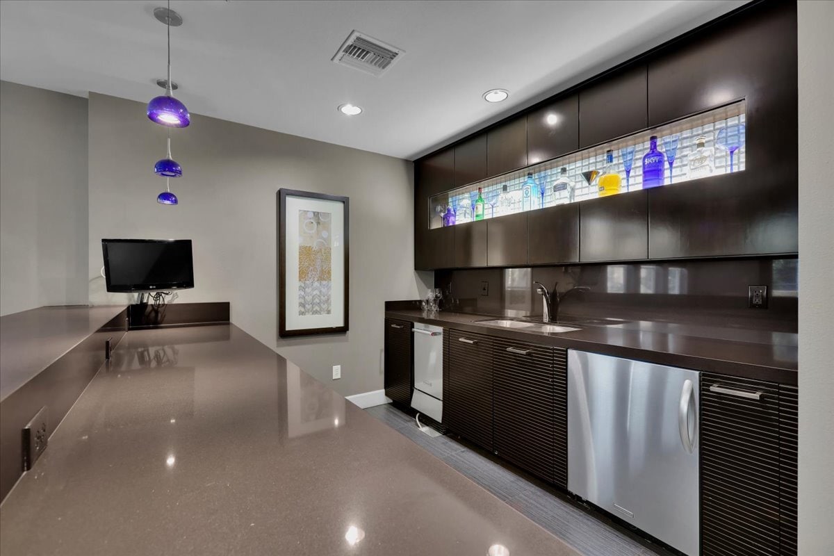 300 E 4th St, Long Beach, CA 90802 - Unit 103 -  - Interior Photo - Image 1 of 71