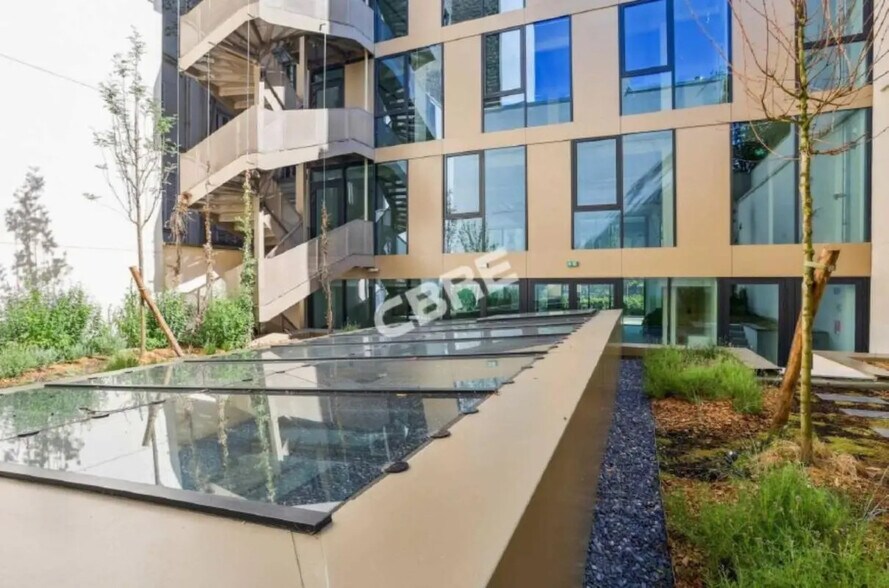 Bureau dans Neuilly-sur-Seine à vendre - Photo du bâtiment - Image 2 de 26