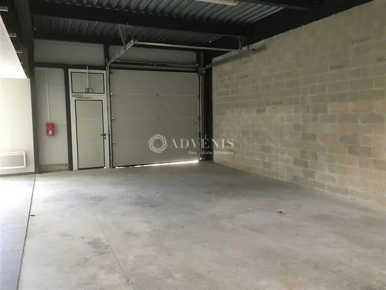 Flex in Bussy-Saint-Georges for lease - Interior Photo - Image 3 of 6