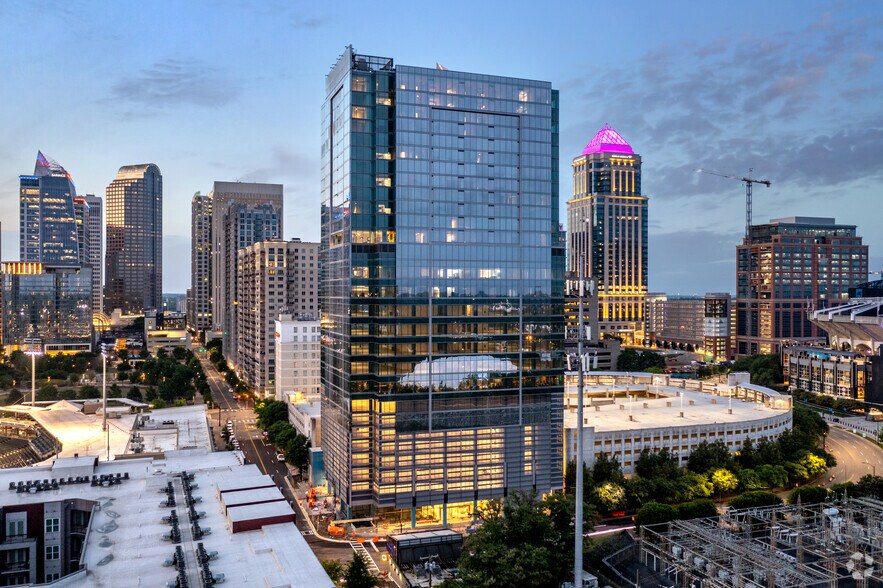 401 S Graham St, Charlotte, NC for lease - Building Photo - Image 1 of 8