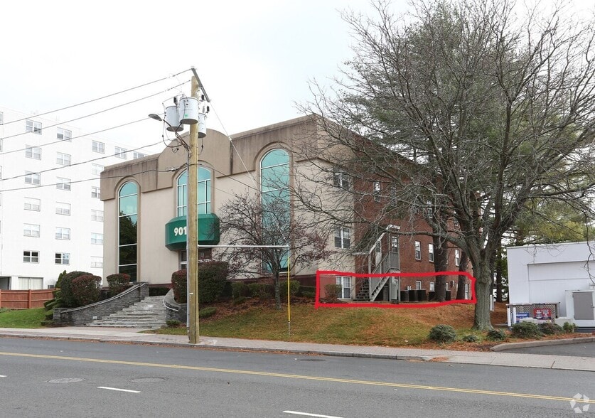 901 Farmington Ave, West Hartford, CT for lease - Building Photo - Image 2 of 24