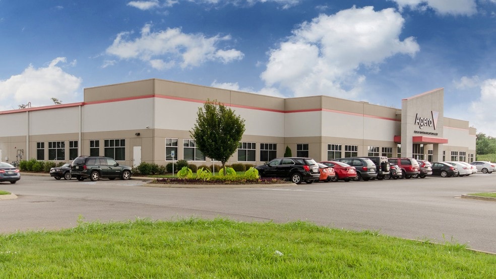 2971 International Blvd, Clarksville, TN à louer - Photo du bâtiment - Image 3 de 10