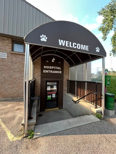 620 Fanshawe Park Rd E, London, ON à vendre - Photo du bâtiment - Image 2 de 6