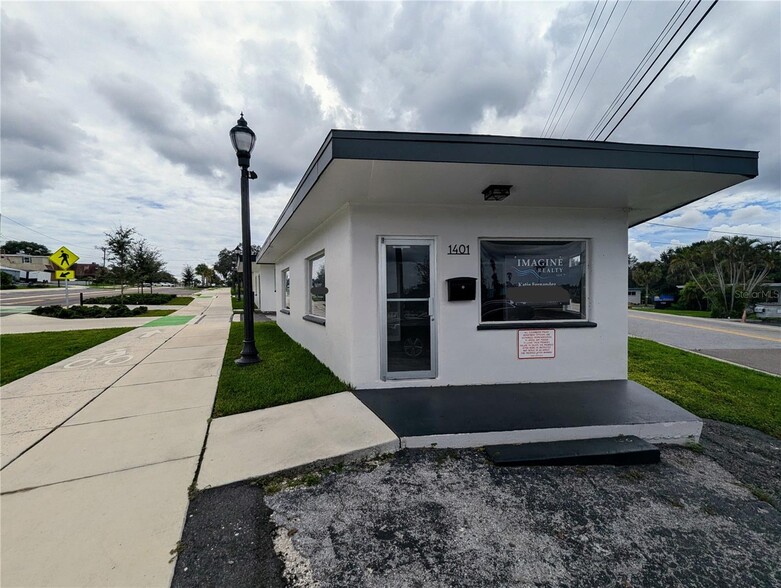 1401 Gulf To Bay Blvd, Clearwater, FL for sale - Building Photo - Image 1 of 21