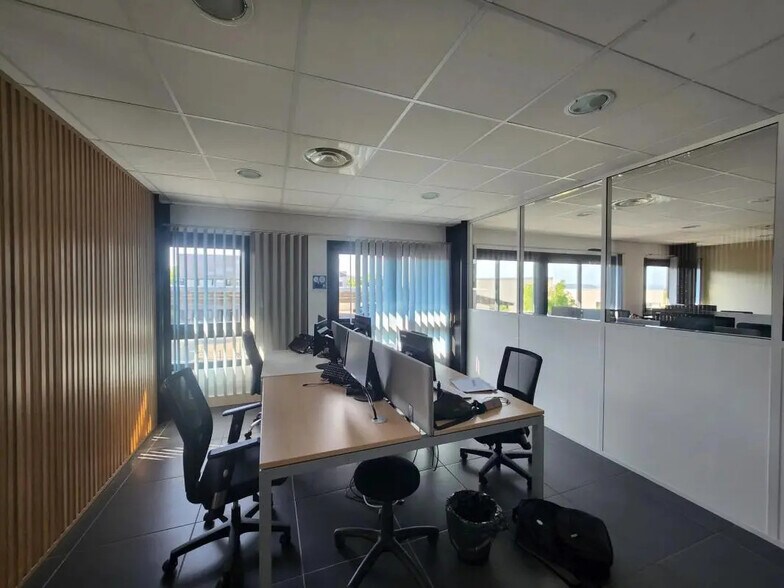 Office in Montpellier for lease - Interior Photo - Image 3 of 14