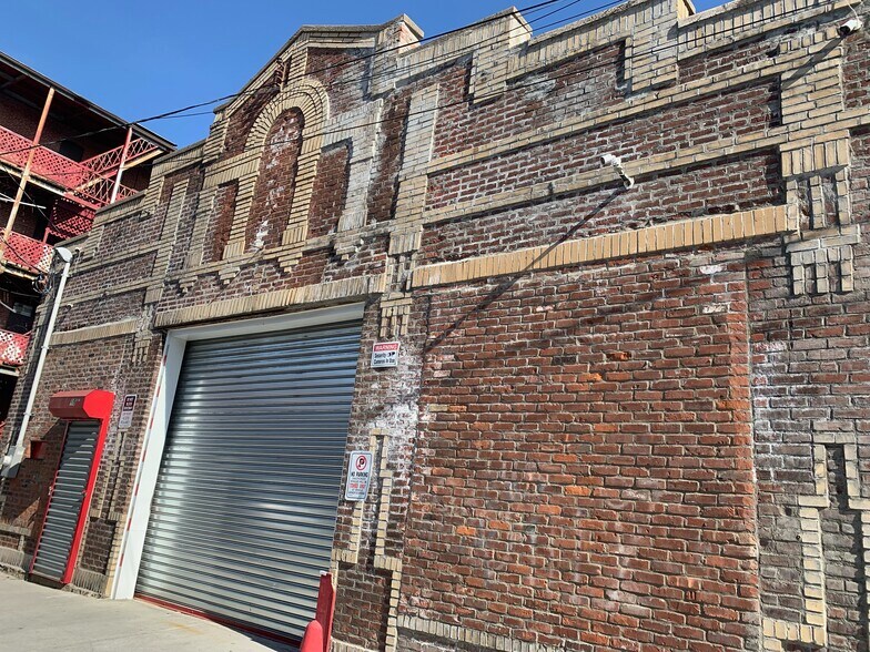 15 E Farm St, Waterbury, CT à vendre - Photo du bâtiment - Image 2 de 20