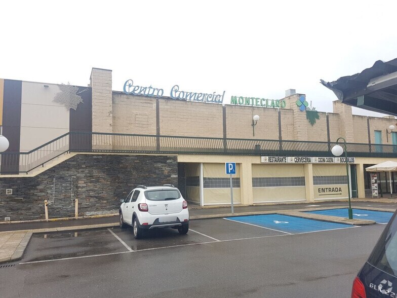 Commerce de détail dans Pozuelo de Alarcón, Madrid à louer - Photo principale - Image 1 de 4