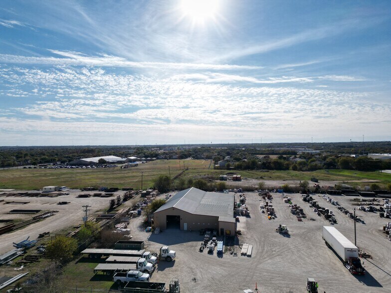 200 Bunton Creek Rd, Kyle, TX à louer - Photo du bâtiment - Image 3 de 10