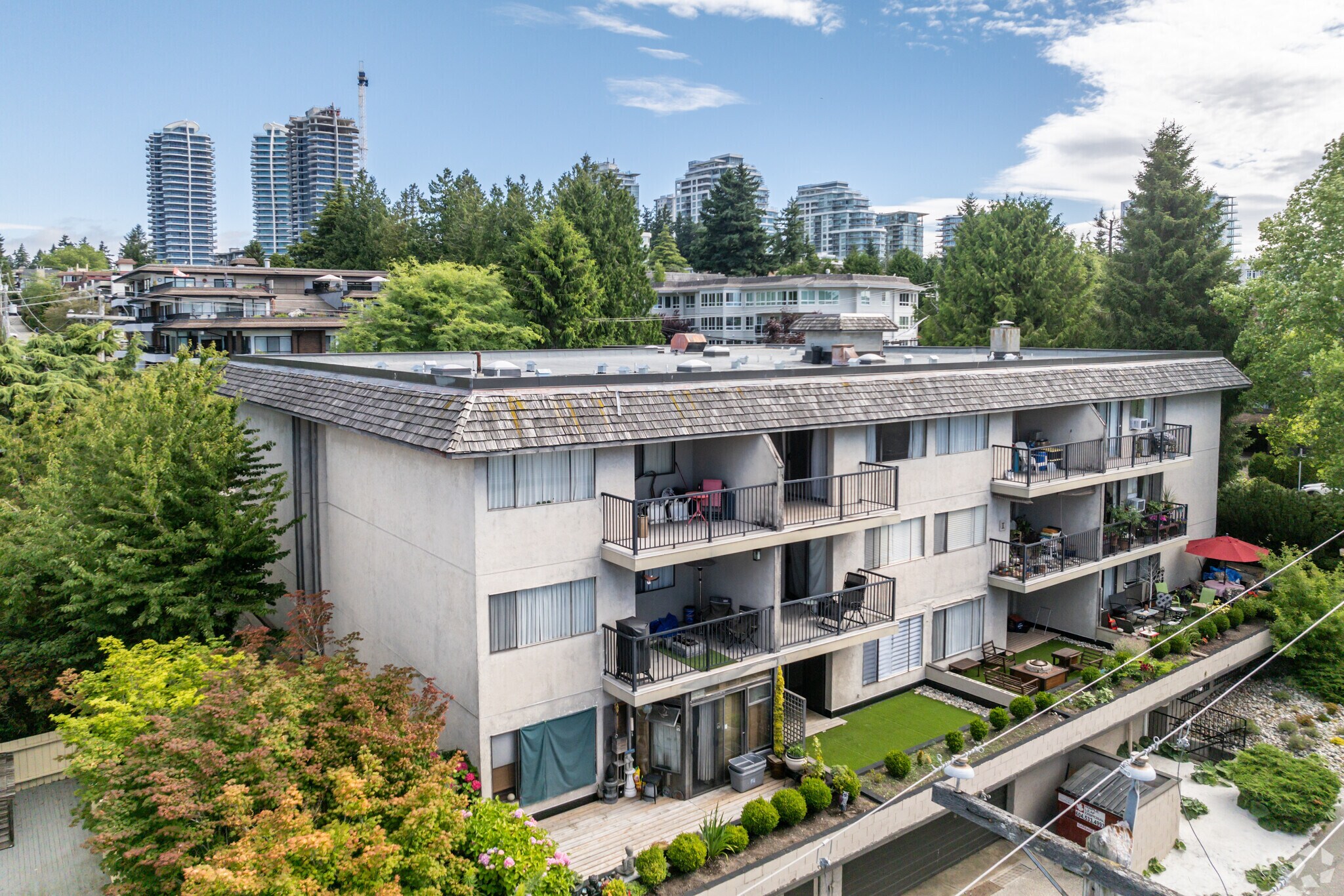 1285 Martin St, White Rock, BC for sale Primary Photo- Image 1 of 1