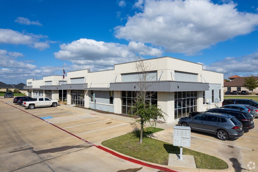 940 Hilltop Dr, Weatherford, TX à louer - Photo du bâtiment - Image 2 de 10