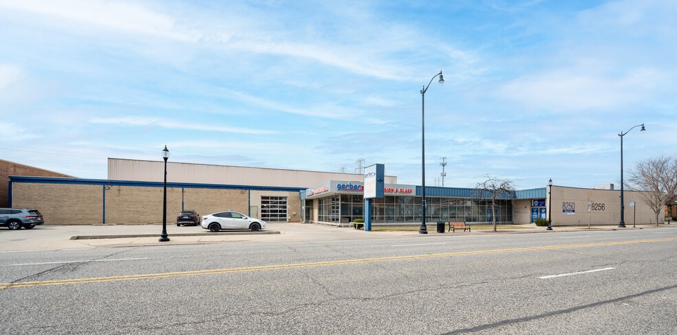 8250 Skokie Blvd, Skokie, IL for sale - Building Photo - Image 2 of 11