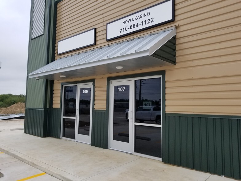 7515 Grissom Rd, San Antonio, TX à louer - Photo du bâtiment - Image 3 de 4