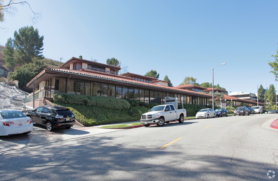 655 Deep Valley Dr, Rolling Hills Estates, CA à louer - Photo du bâtiment - Image 3 de 4