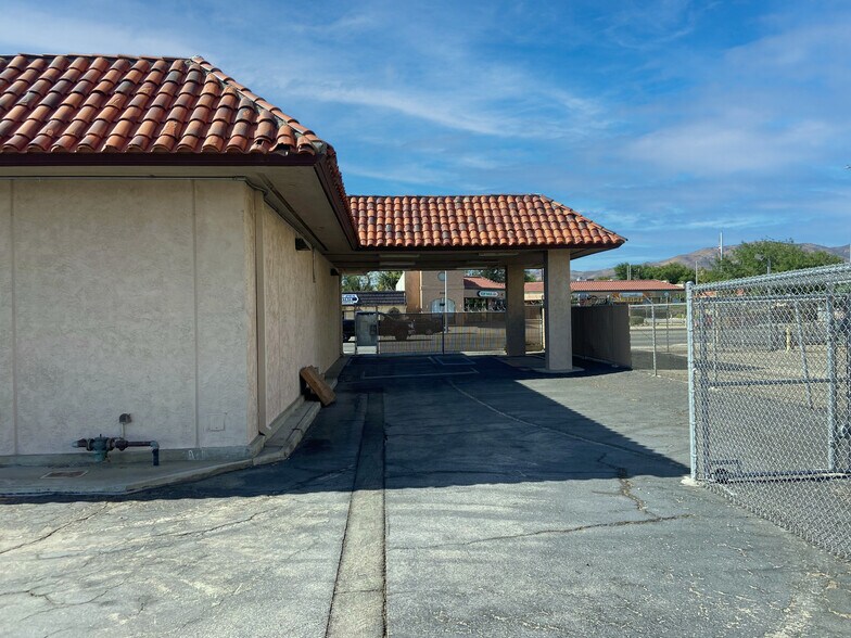 921 E Palmdale Blvd, Palmdale, CA à vendre - Photo du bâtiment - Image 2 de 7