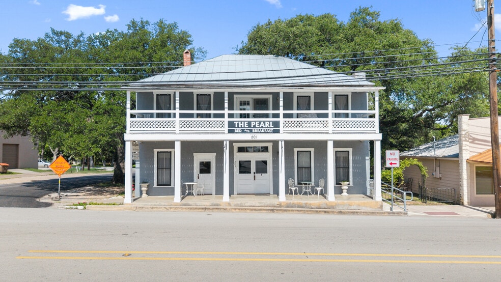201 Nugent Ave ave, Johnson City, TX for sale - Primary Photo - Image 1 of 50