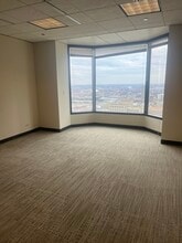 425 S Financial Pl, Chicago, IL for lease Building Photo- Image 1 of 3