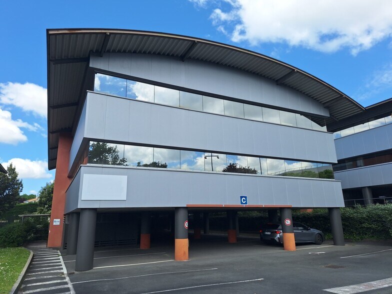 Office in Floirac for lease - Building Photo - Image 1 of 12