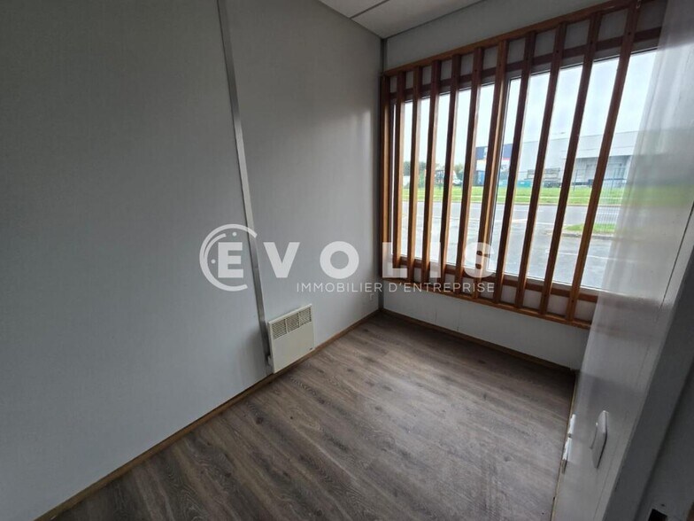 Office in Lisses for lease - Interior Photo - Image 3 of 9