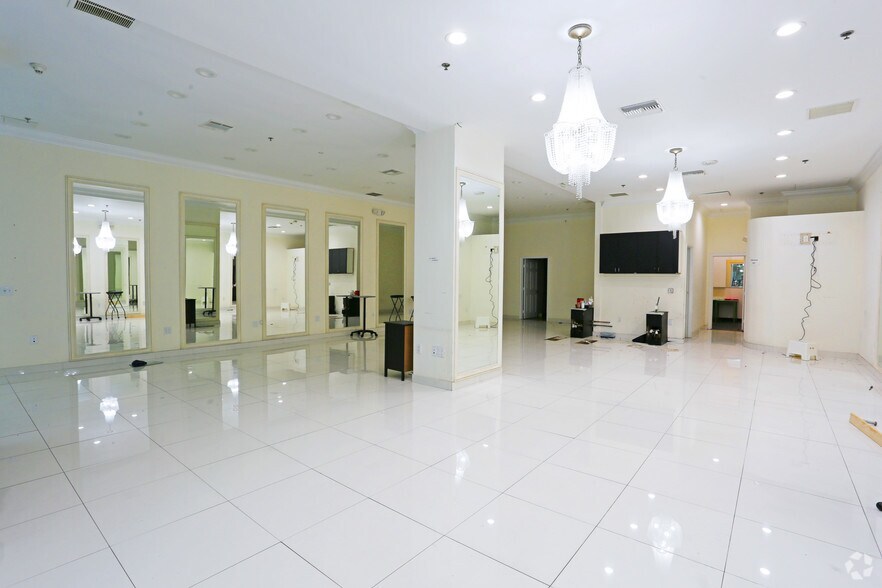 3500 W 6th St, Los Angeles, CA à louer - Photo intérieure - Image 2 de 5