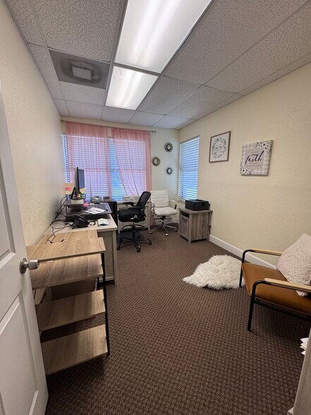 412-414 Madrid Blvd, Punta Gorda, FL à louer - Photo du bâtiment - Image 3 de 13