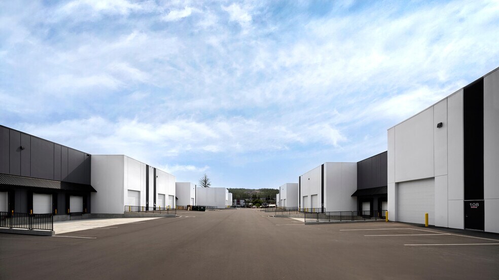 3372 Luxton Rd, Langford, BC à louer - Photo du bâtiment - Image 2 de 3