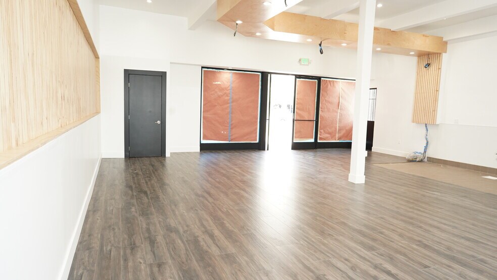 16616 Ventura Blvd, Encino, CA à louer - Photo intérieure - Image 3 de 19