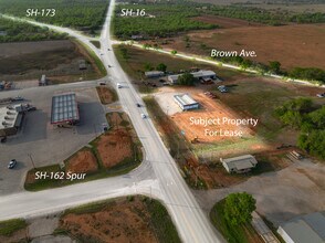 3215 Zanderson Ave, Jourdanton, TX - Aerial  map view