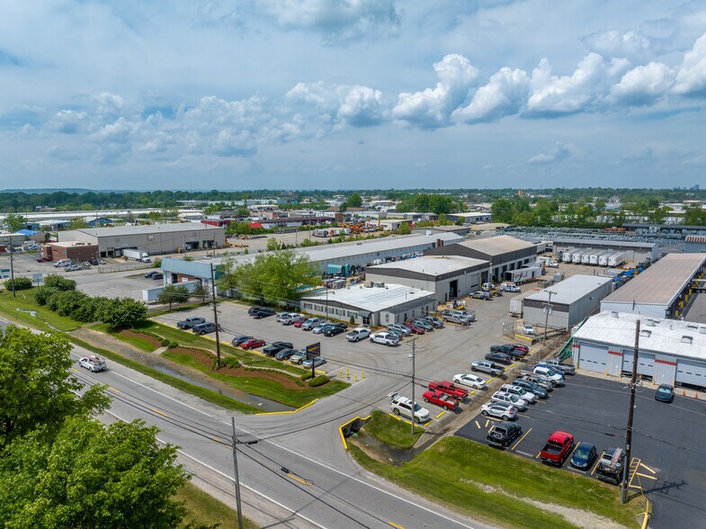 4005 Produce Rd, Louisville, KY à louer - Photo du bâtiment - Image 3 de 5