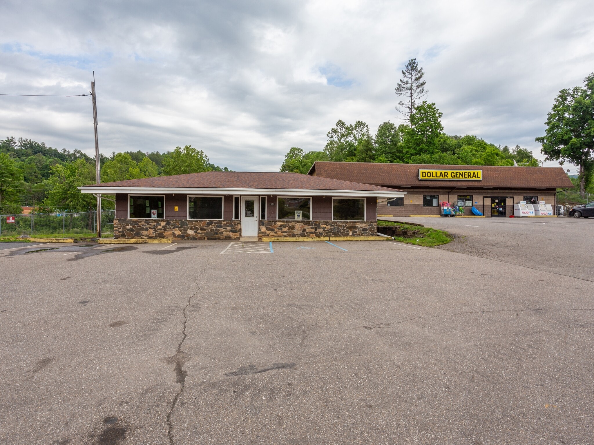 395 Crimson Laurel Way, Bakersville, NC à vendre Photo du bâtiment- Image 1 de 33