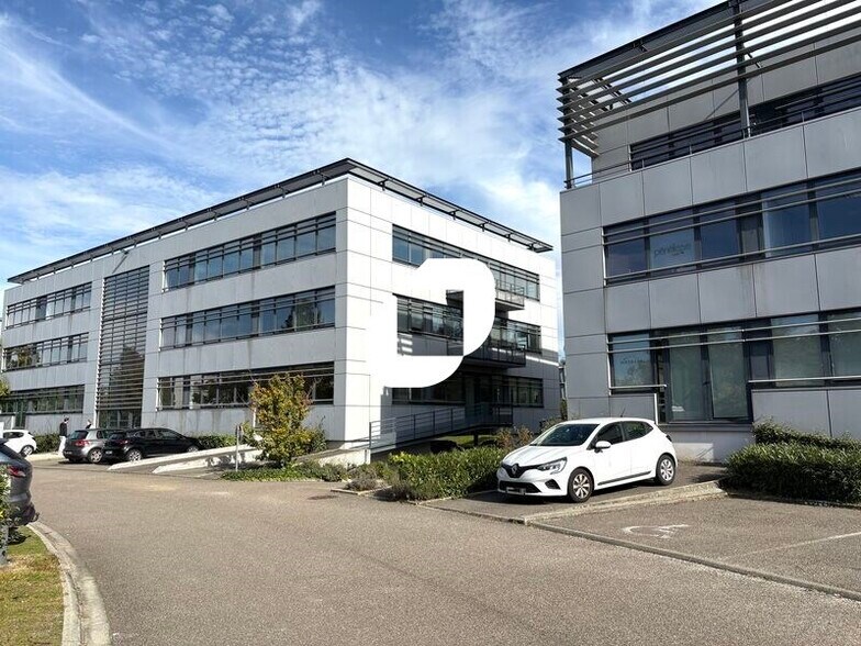 Office in Saint-Priest for lease - Building Photo - Image 2 of 15