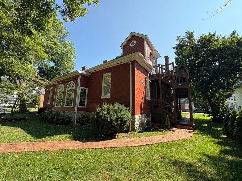 143 4th Ave N, Franklin, TN à louer - Photo du bâtiment - Image 3 de 24