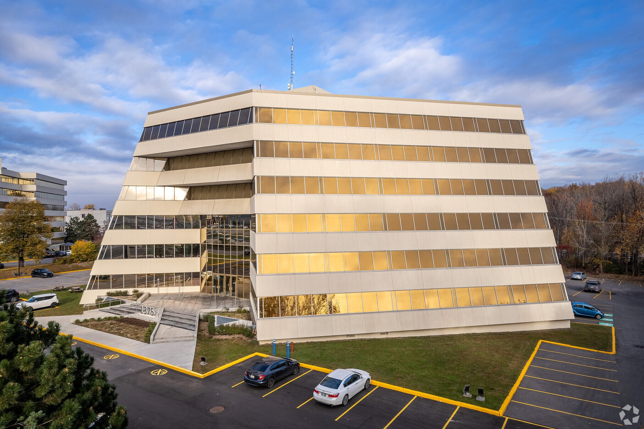 1375 Hwy Trans-Canada, Dorval, QC for sale Primary Photo- Image 1 of 1