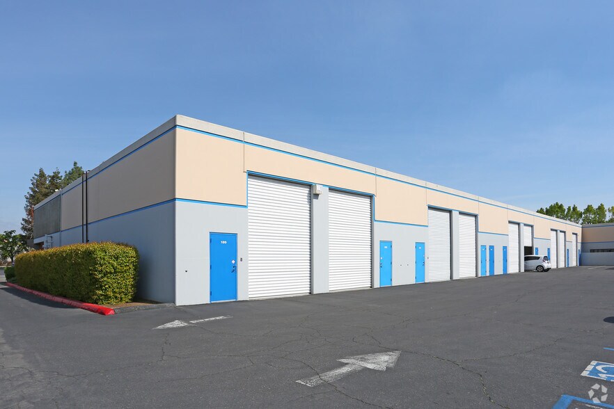 4180 W Alamos Ave, Fresno, CA à louer - Photo du bâtiment - Image 2 de 6