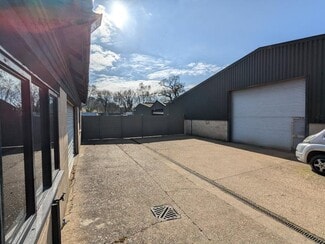 Plus de détails pour Chinthurst Ln, Guildford - Industriel à louer