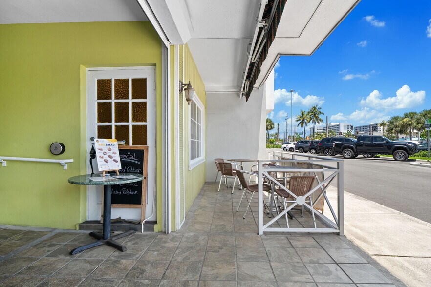 2909-2911 E Commercial Blvd, Fort Lauderdale, FL à vendre - Photo du bâtiment - Image 3 de 30