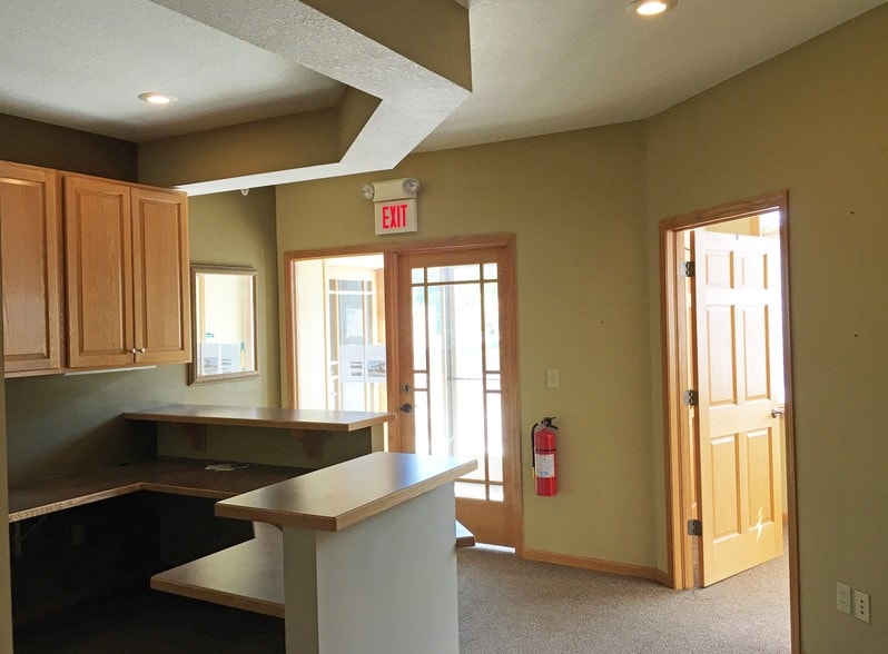 7965 Stone Creek Dr, Chanhassen, MN à vendre - Photo du bâtiment - Image 3 de 17