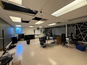 8886 Rixlew Ln, Manassas, VA for lease Interior Photo- Image 2 of 3