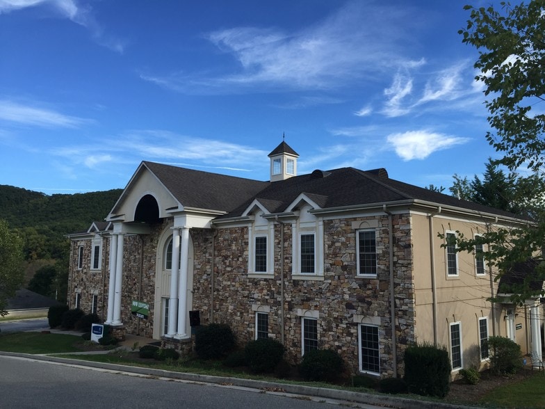 89 Summers Way, Roanoke, VA for sale - Building Photo - Image 2 of 6