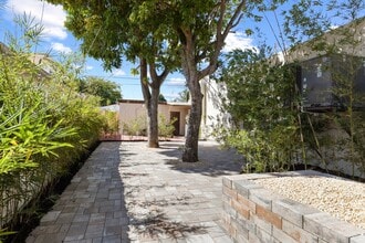 7201 S Dixie Hwy, West Palm Beach, FL for lease Interior Photo- Image 2 of 8