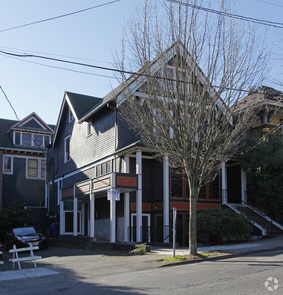 2326-2330 NW Everett St, Portland, OR à louer - Photo du bâtiment - Image 3 de 22