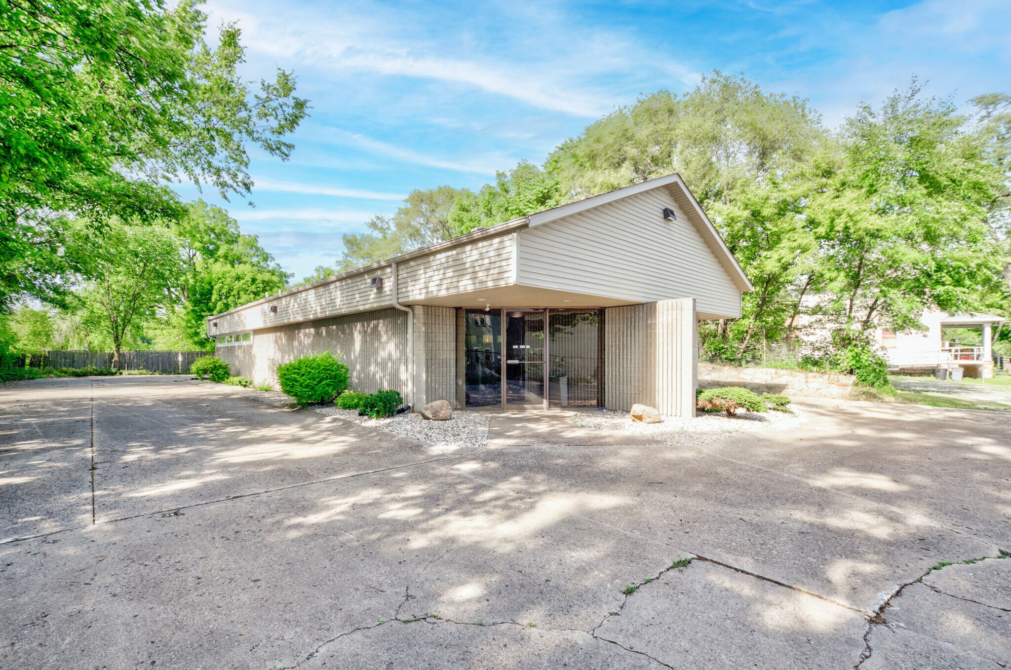 1010 Burr St, Jackson, MI à louer Photo principale- Image 1 de 30