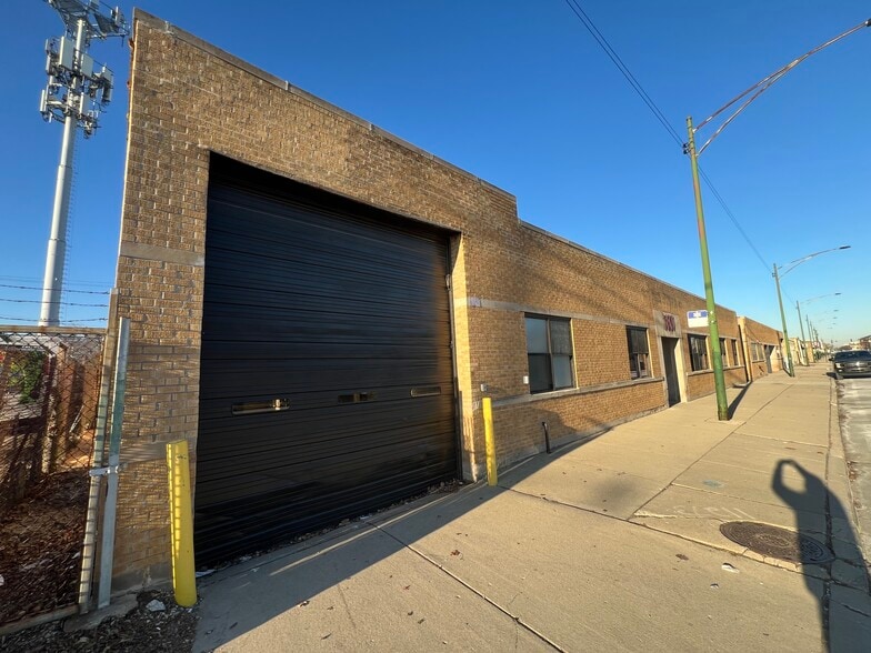 5680 N Northwest Hwy, Chicago, IL for sale - Building Photo - Image 3 of 11