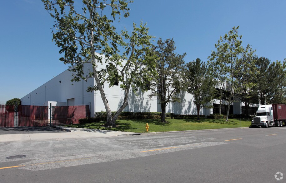 989 E 233rd St, Carson, CA à louer - Photo du bâtiment - Image 2 de 4