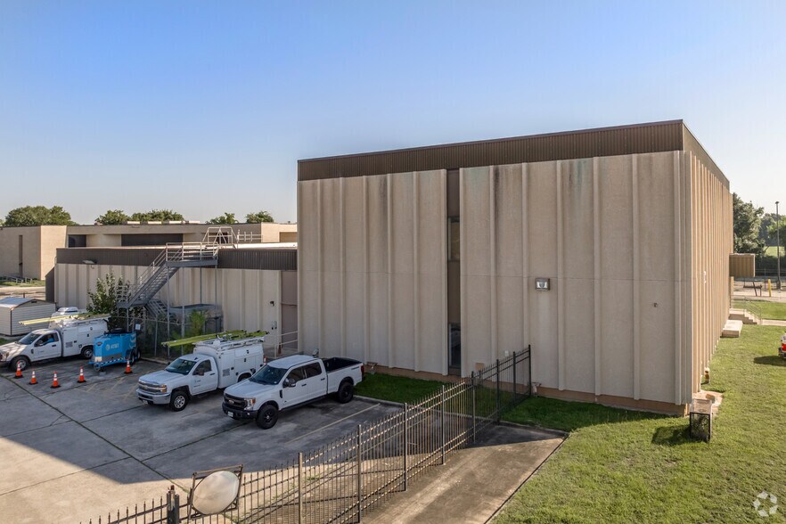 7638 Spring Cypress Rd, Spring, TX à vendre - Photo du bâtiment - Image 2 de 3