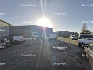 Plus de détails pour Local d'activités à louer