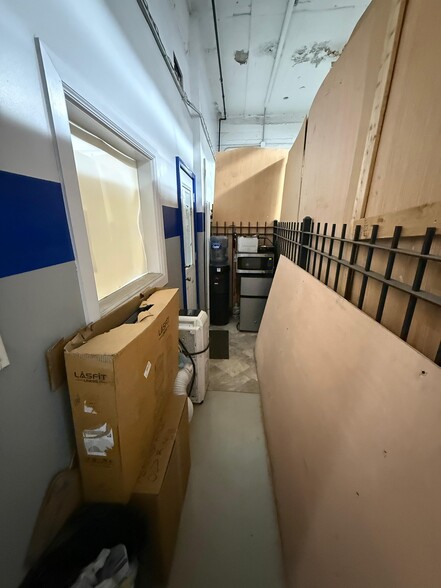 45-35 39th St, Long Island City, NY for lease - Building Photo - Image 3 of 17