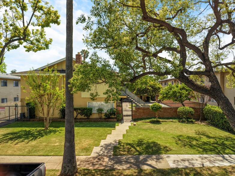 518 E Washington Blvd, Pasadena, CA à vendre - Photo du bâtiment - Image 2 de 22