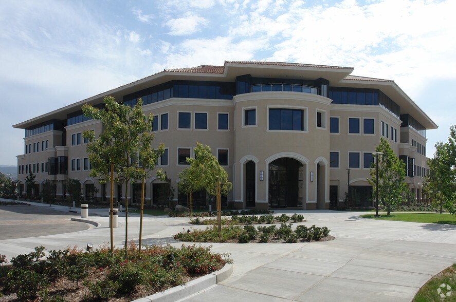 2945 Townsgate Rd, Westlake Village, CA à louer - Photo du bâtiment - Image 2 de 12